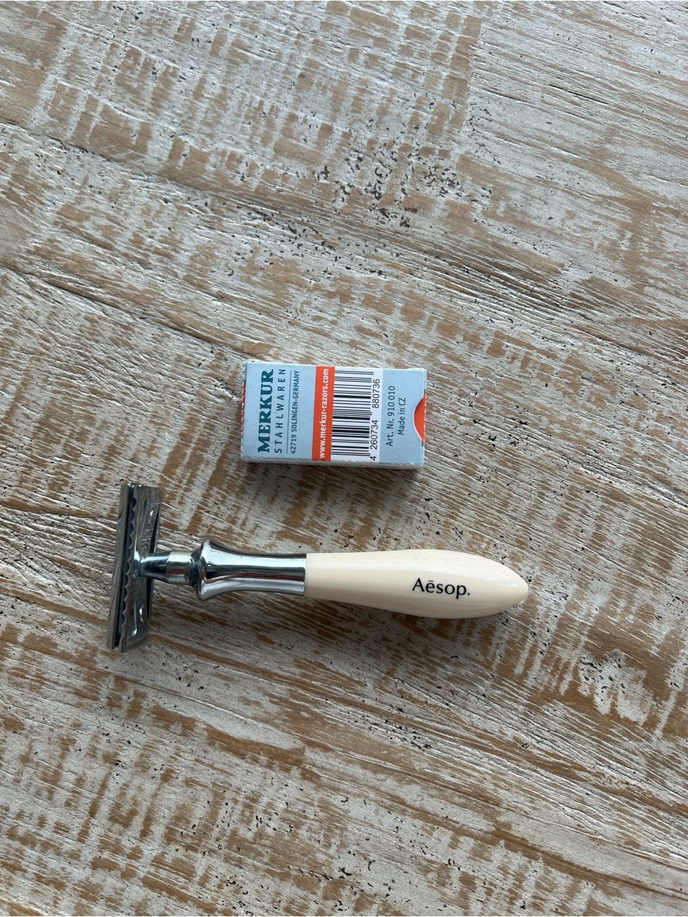 Aesop Double-Edge Razor - Picture 3 of 8